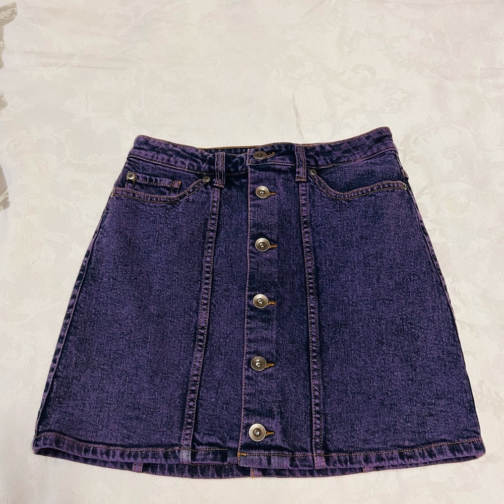 Hot Topic Denim mini skirt Purple Tint Indigo Acid Wash with button detailing.